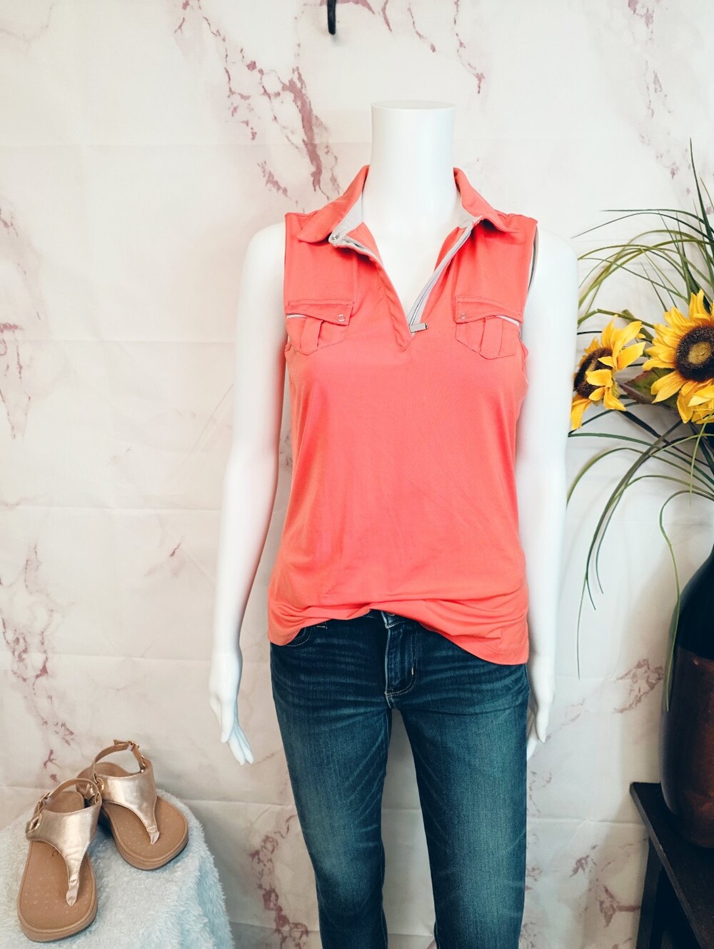 DKNY Golf Women’s Small Coral Sleeveless Polo Golf Top Stretch - Picture 3 of 6
